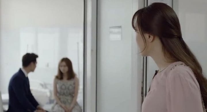Điếng người phát hiện tình nhân của chồng.