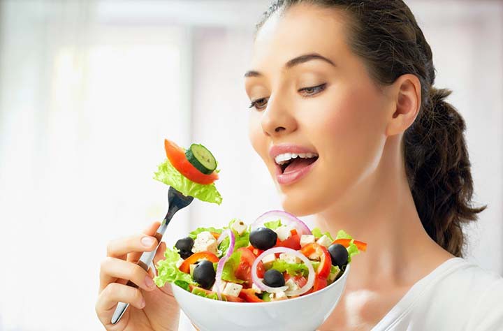 Bí quyết dưỡng da mùa Corona: ăn rau xanh và trái cây