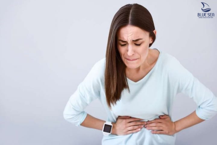 Rối loạn kinh nguyệt cũng là một nguyên nhân gây quầng thâm mắt.