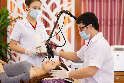 Các biện pháp công nghệ cao có thể được sử dụng để trị da xỉn màu.
