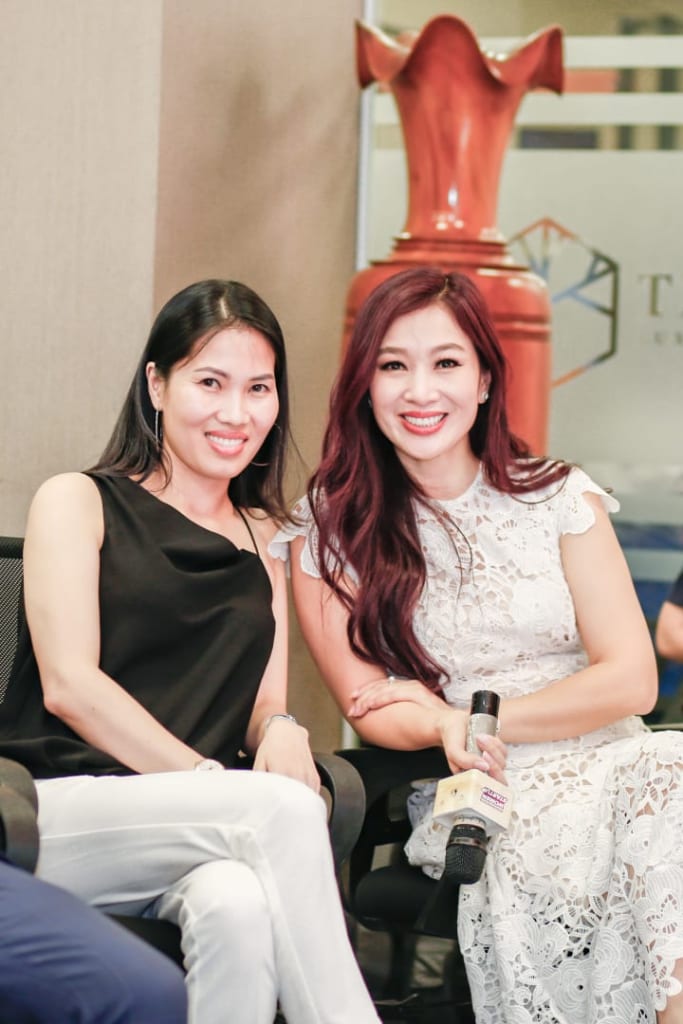 HLV Tâm Uyên rất thân thiết với CEO Thu Hương.
