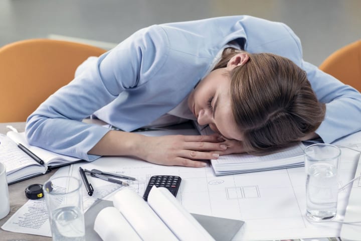 Gà gật, buồn ngủ cũng có thể là biểu hiện bạn đang gặp vấn đề về chất lượng giấc ngủ.
