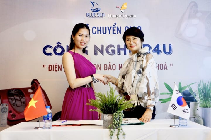 Đại diện Blue Sea trong lễ kí kết đưa công nghệ R4U về Việt Nam.