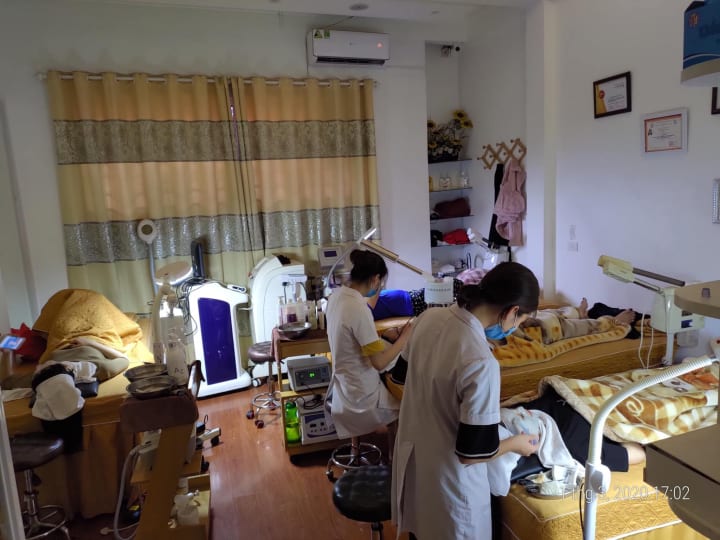 Khách hàng tin tưởng lam đẹp tại thẩm mỹ viện Smile spa.