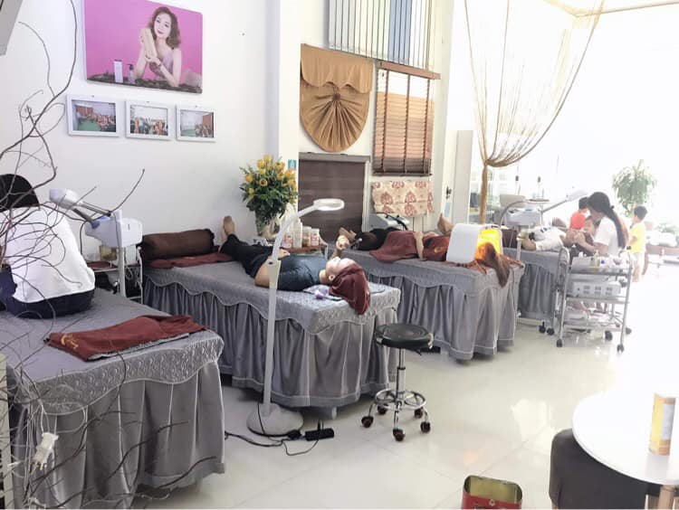 Không gian đơn giản, gần gũi với khách hàng.